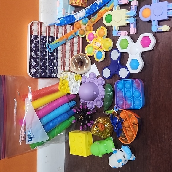 Assorted Kid's Fidget Toys and other cool toys - Picture 2 of 3